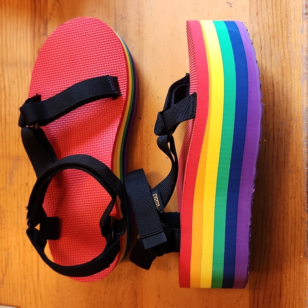 NEW Teva women's sz 9 Rainbow "Flatform Universal Pride" Sandals